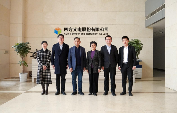 井冈山经开区党工委副书记郭晶晶一行莅临四方光电考察.png