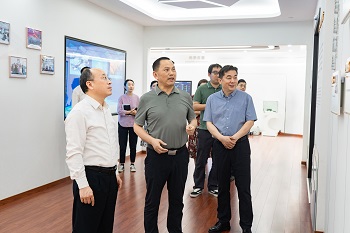 武汉东湖新技术开发区管委会一行调研四方光电